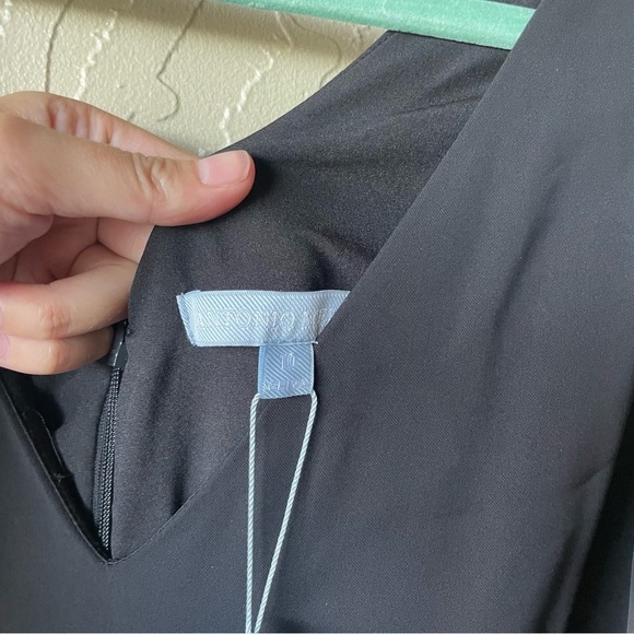 Antonio Melani
Asia Stretch Crepe V-Neck Sleeveless Split Leg Tie Waist - Picture 9 of 10